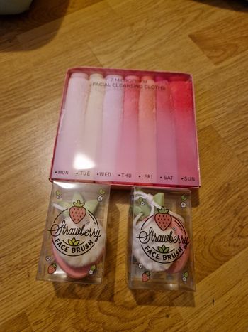 Lot lingettes et fraise démaquillante