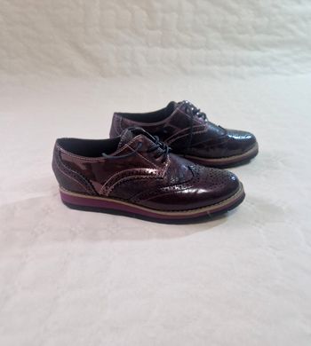 Chaussures  , femme  , type bateaux  / mocassins  , de la marque  My B  , taille 37