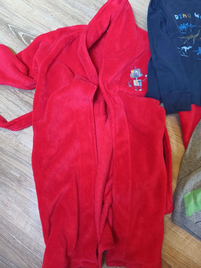 Lot vêtements garçon 8 ans - photo numéro 2