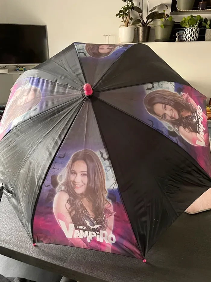 Parapluie Chica Vampiro enfant