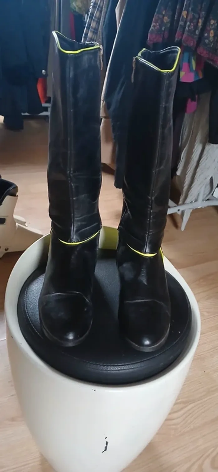 Grande botte noir - photo numéro 2