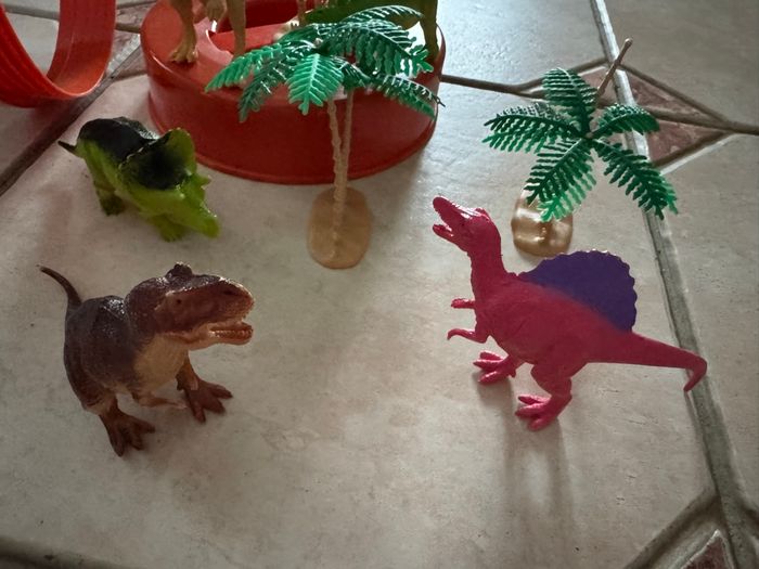 Boîte transportable de jeu dinosaure - photo numéro 4