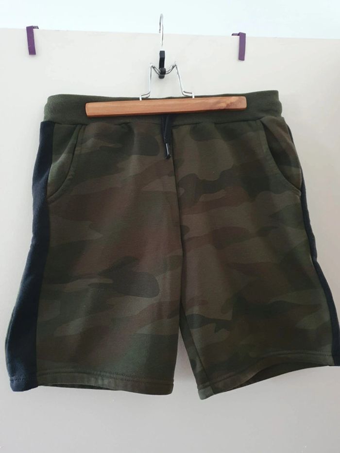 Short militaire