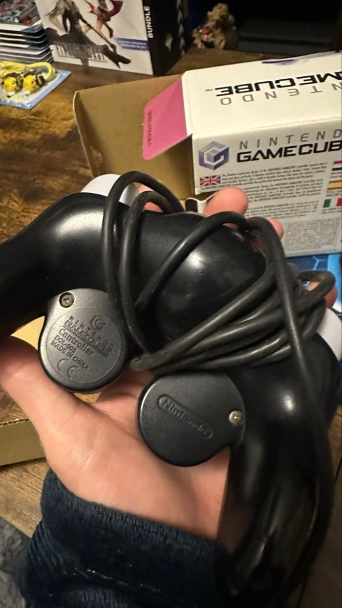 Manette Gamecube Officiel en boîte - photo numéro 2