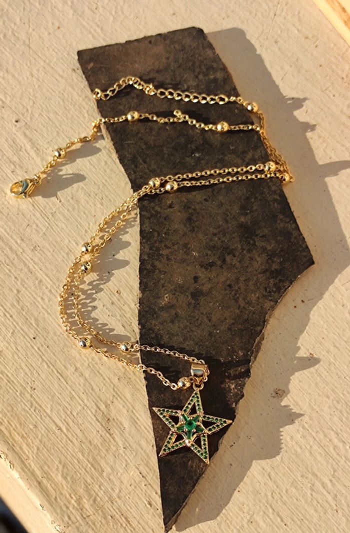 Collier doré étoile