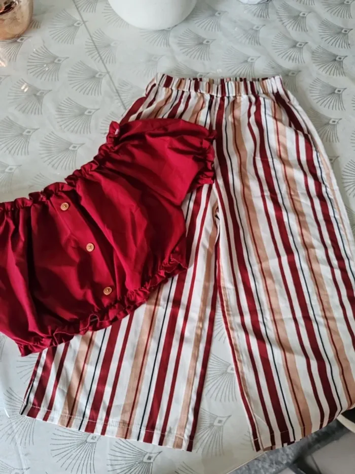 Ensemble pantalon large court + haut 7 ans