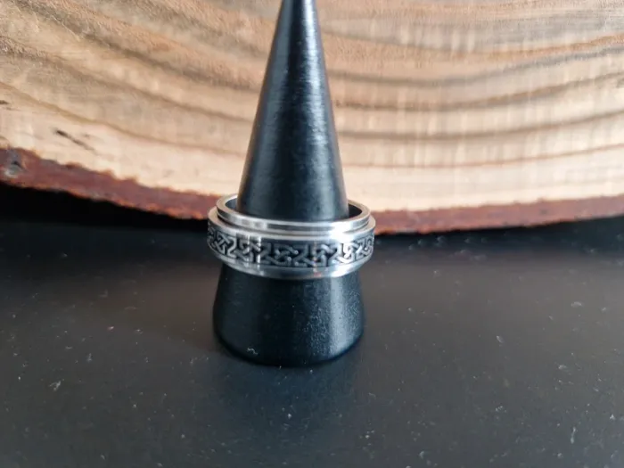 Bague homme argentée en acier inoxydable taille 20 style celtique - photo numéro 2
