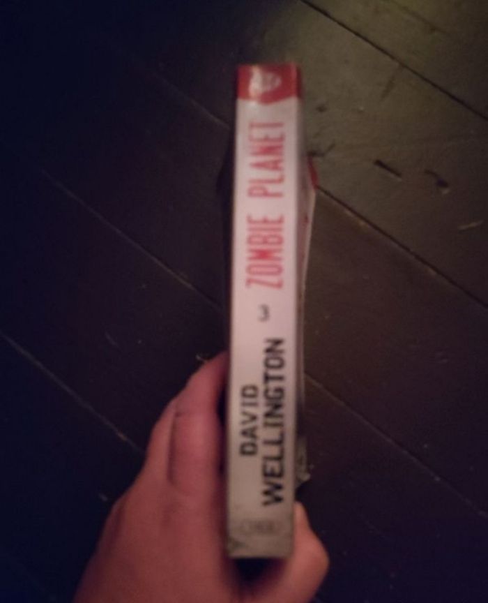 livre zombie planet - photo numéro 3