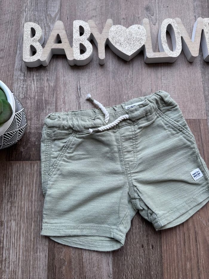 - Short H&M - 6 mois - Très bon état