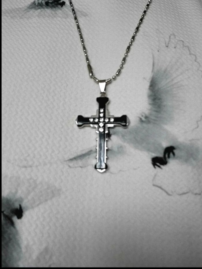 Collier croix jésus gothique noire avec strass brillants – chaîne acier – bijou rock punk unisexe