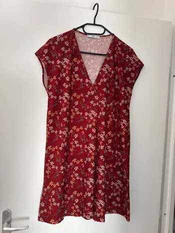 Robe d’été rouge fleurie Mango