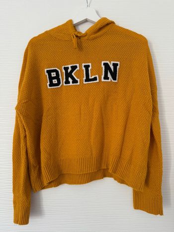 Pull d'hiver en maille moutarde imprimés noirs avec capuche et cordons à manches longues
