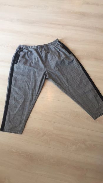 Pantacourt neuf très chic