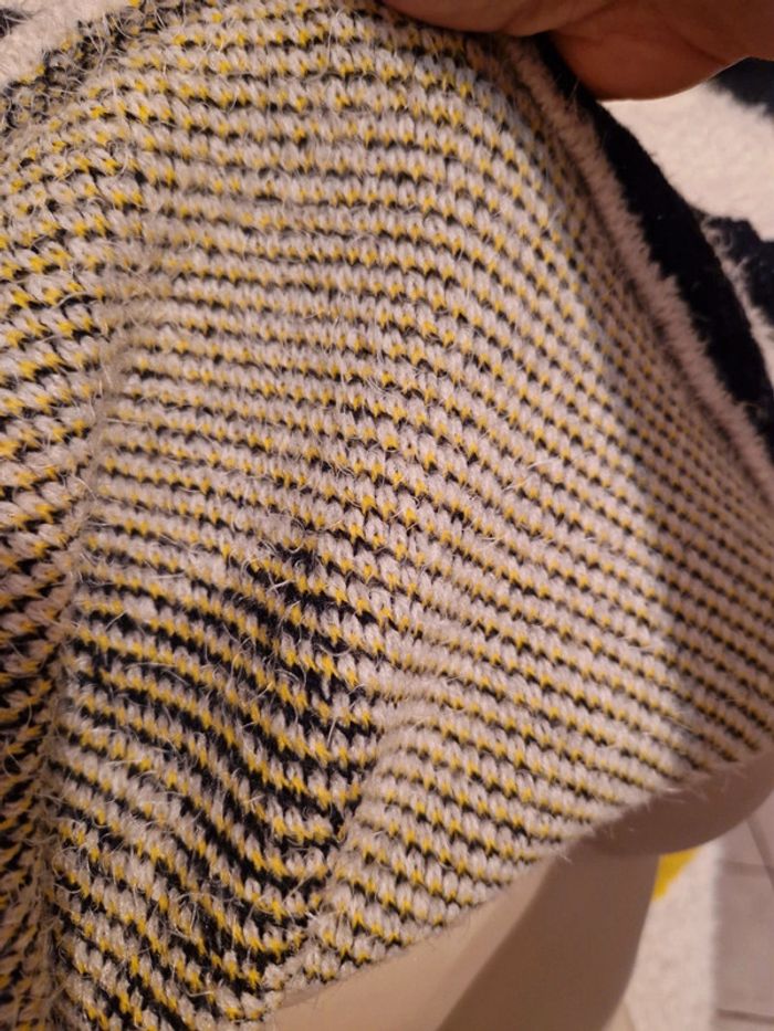 Pull asymétrique. 💛 - photo numéro 17