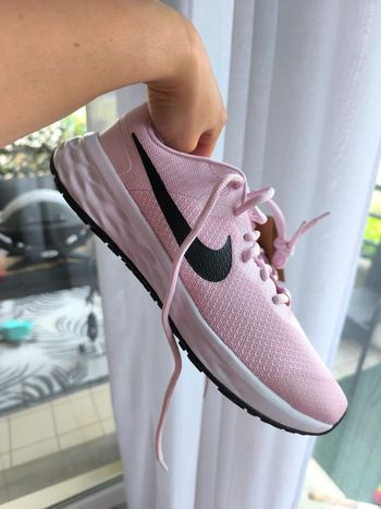 Basket Nike , fitness femme , rose , taille 39 neuve