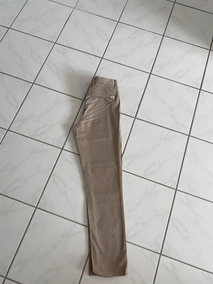 Chino Lacoste Slim Fit Taille 36 FR Comme Neuf - photo numéro 3