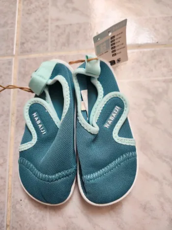 Chaussures eau aquatique bébé taille 24 25 decathlon nabaiji