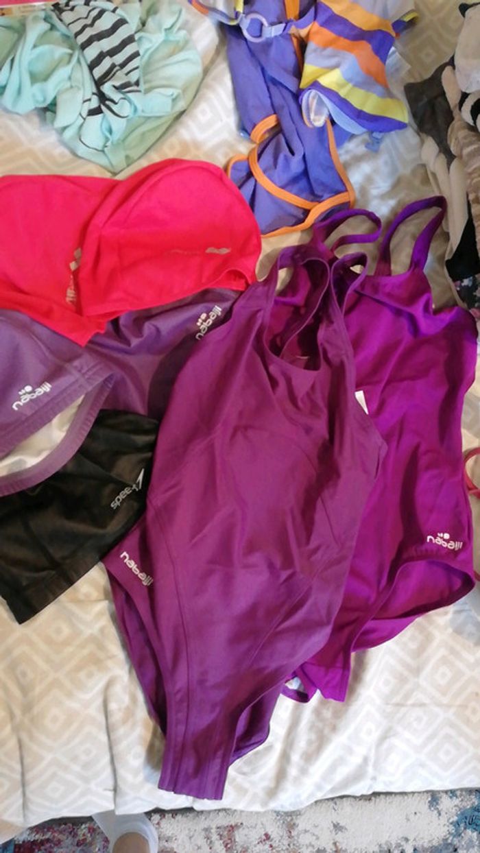 Lot maillots de bain + bonnets de bain