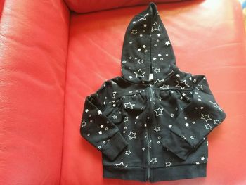 Veste à capuche Noire etoilée