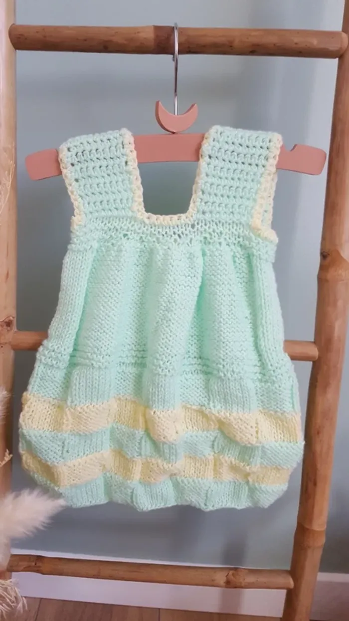 Robe tricotée main vert-jaune - photo numéro 3