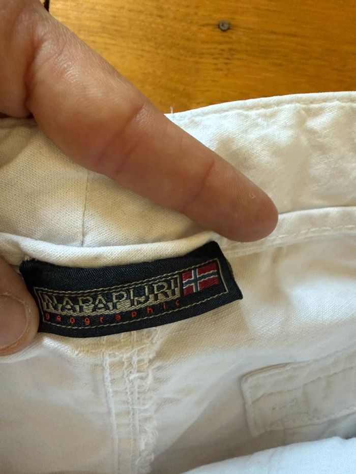 Short blanc napapijri en très bon état taille 46 - photo numéro 6