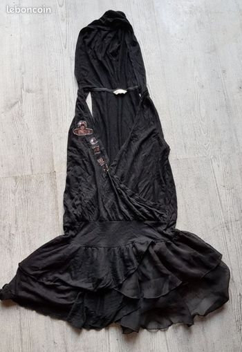 Robe a capuche courte taille 38