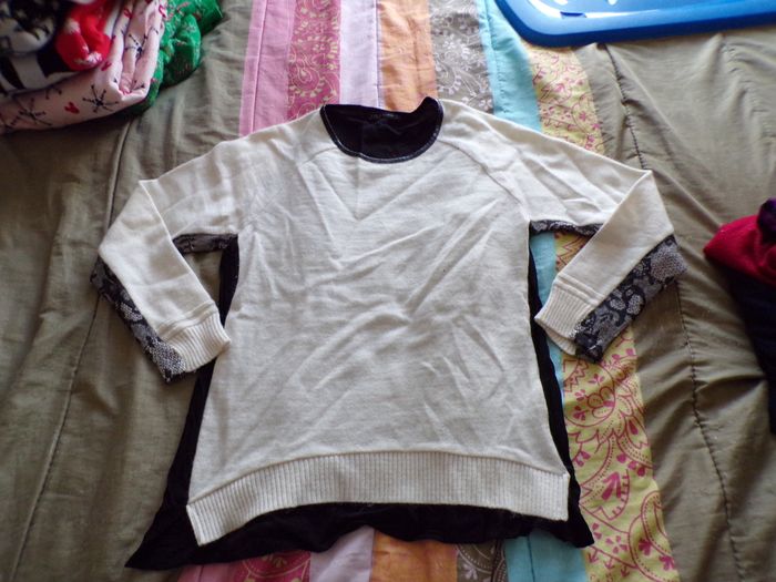 Pull blanc et noir taille M
