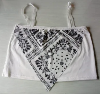 Top blanco estilo pañuelo.