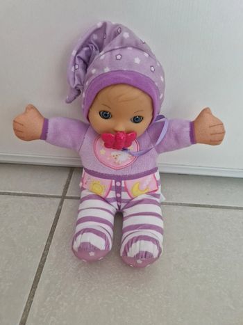 Poupée interactive little love