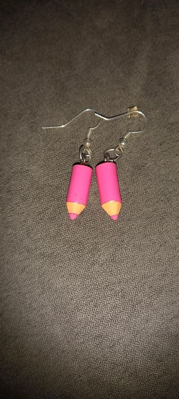 Boucle d'oreille crayon