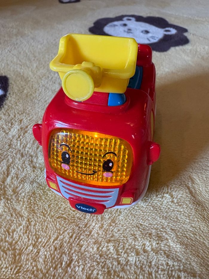 Tutut bolide mahé le camion de pompier