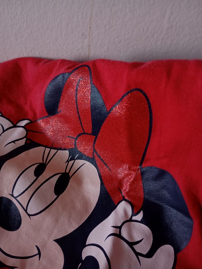 Tee-shirt,3/4 ans,manches longues,,coton ,rouge et motif Minnie avec paillettes , ,Disney Minnie Mouse, très bon état - photo numéro 7