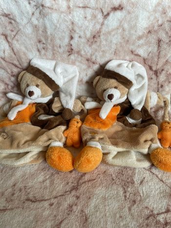 Lot de 2 Doudou plat marionnette ours marron beige orange bonnet blanc BabyNat' Baby Nat'