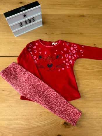 Tenue 2 pièces teeshirt rouge ML et legging motif cœur assorti - Taille 3 Ans