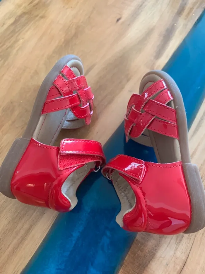 Sandales rouge vernis taille 19 - photo numéro 4