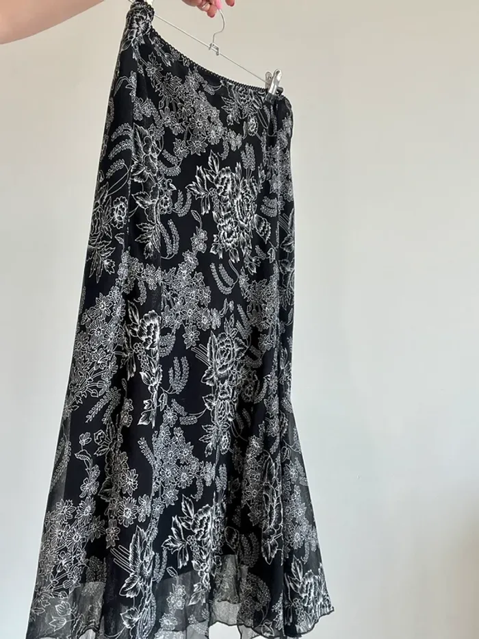 Jupe y2k à volants noire et blanche à motifs taille 42 - photo numéro 3