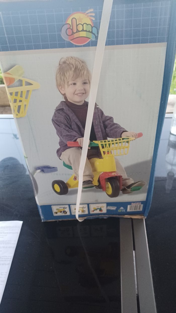Tricycle enfant 3/ 4 ans neuf jamais servis jouet club entreprise - photo numéro 10