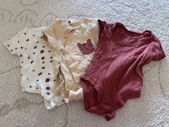 Lot de 3 body primark 12 mois