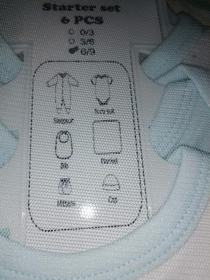 Trousseau de vêtements 6 9mois - photo numéro 2