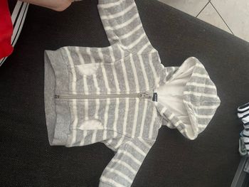Gilet gris 1 mois