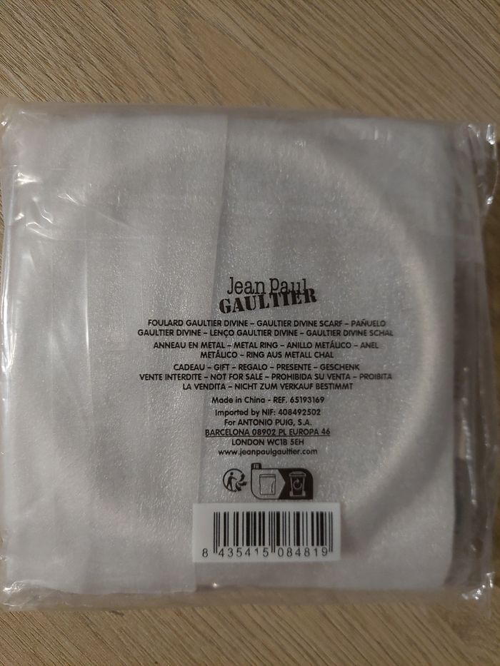 Foulard jean paul Gauthier - photo numéro 2
