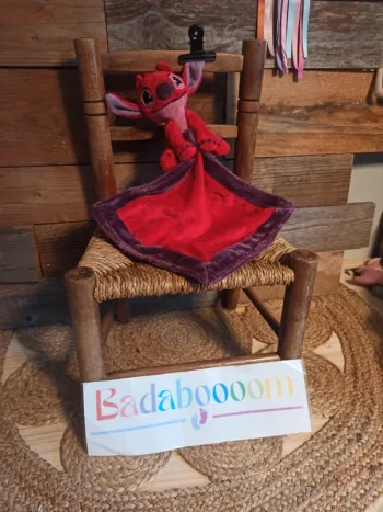 Doudou stitch Disney rouge tbe