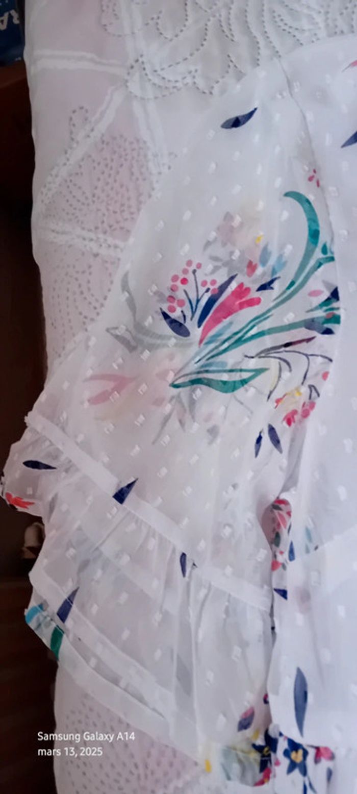 Blouse en voile col V motif floral avec pois blanche femme 42 blanche porte - photo numéro 13