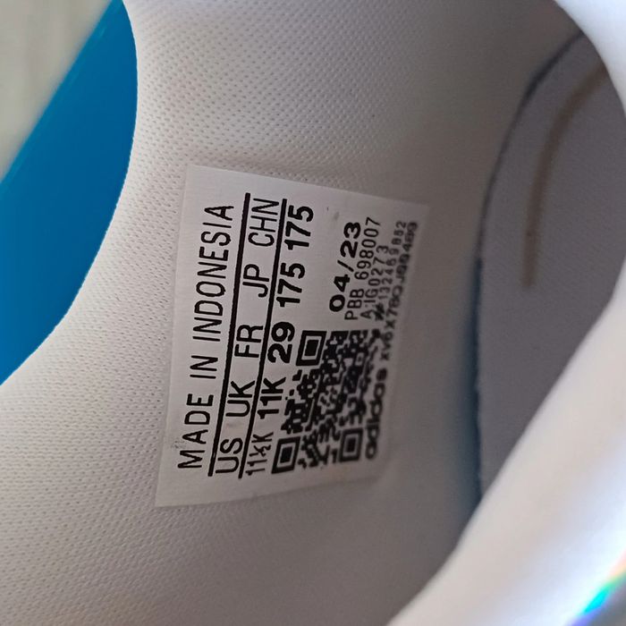 Basket Adidas original taille 29 - photo numéro 6