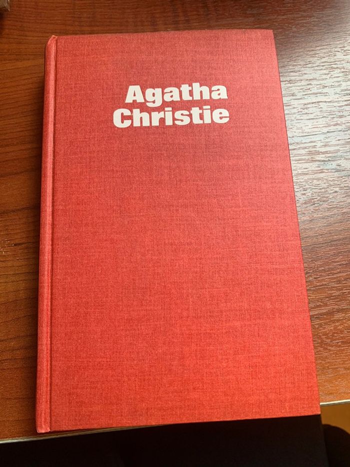 Livre Hercule Poirot quitte la scène Agathe Christie