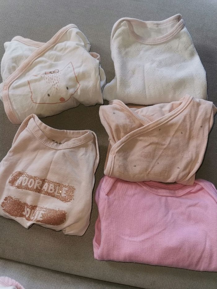 Lots de 5 bodies 6 mois