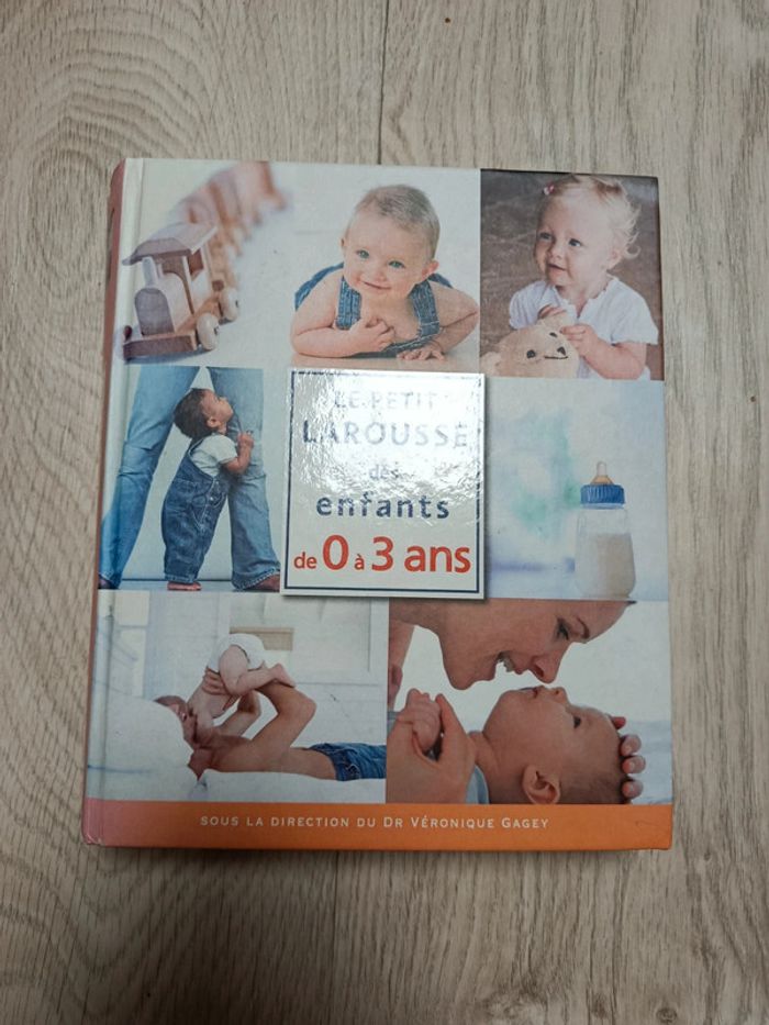 Le petit Larousse des enfants 0-3 ans