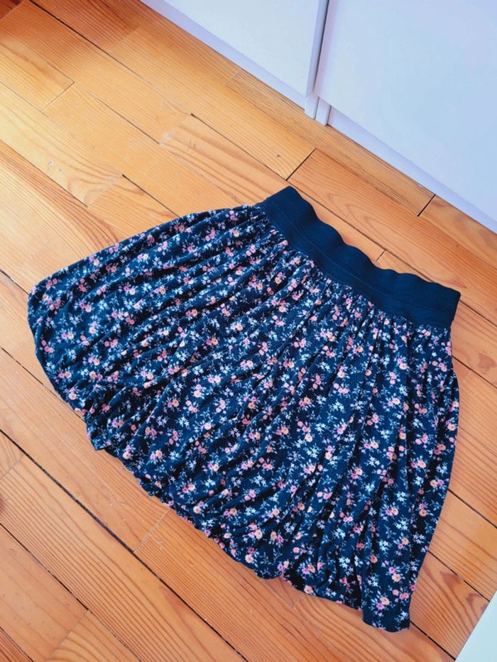 Jupe motifs fleurs floraux style liberty Zara taille S 36 noir rose coquette - photo numéro 4