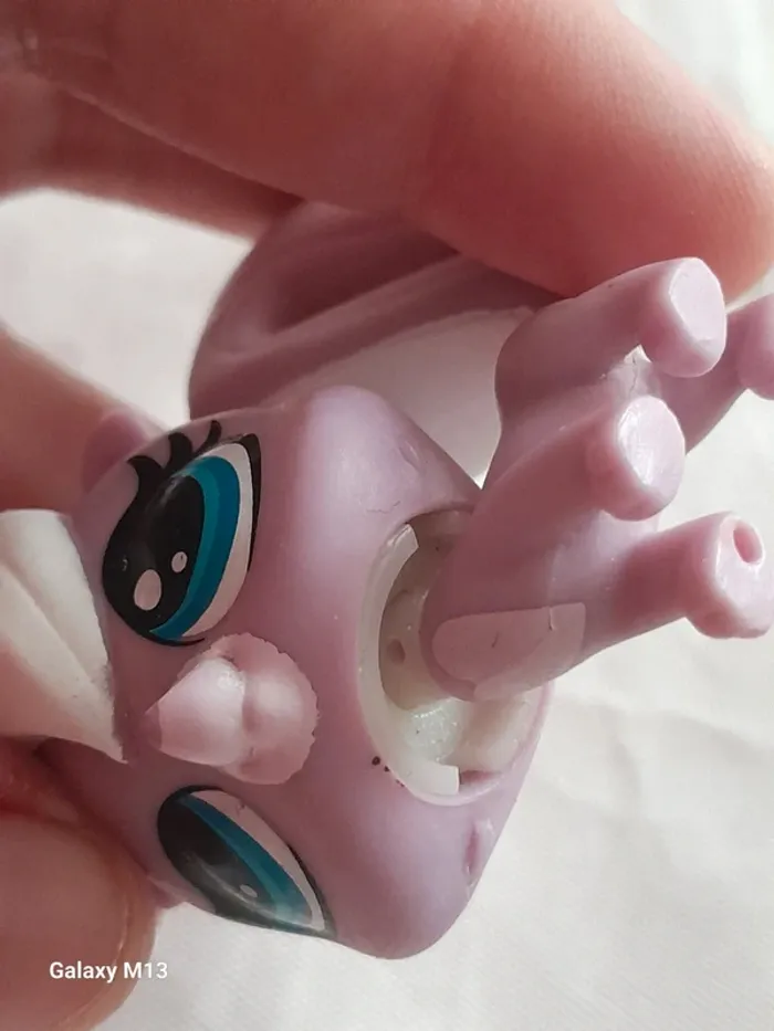 Figurine Littlest Pet Shop Moufette mauve et blanche - photo numéro 3
