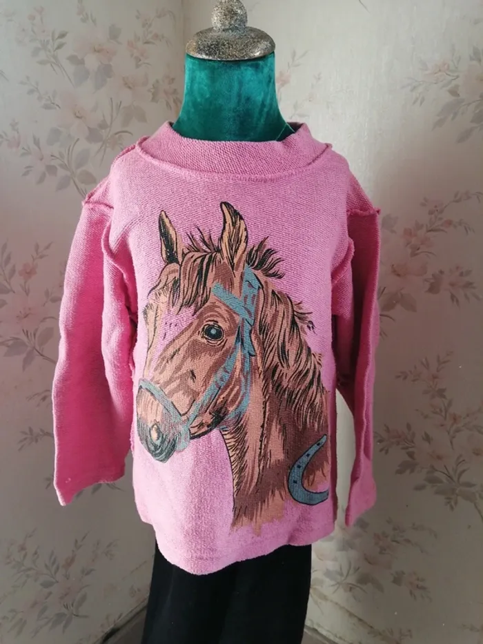 Pull épais rose effet couture apparente avec imprimé tête de cheval / entre nous les filles / (8ans) - photo numéro 2